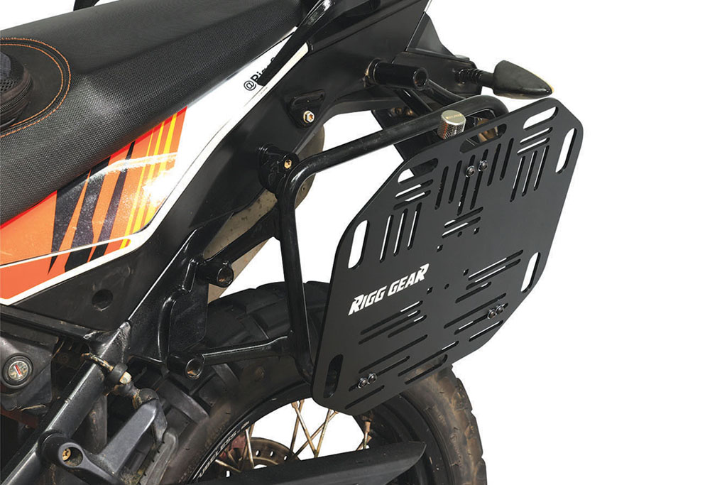 Rigg Gear Quick-Release Soft Saddlebag Mounting Plates.