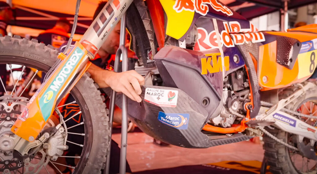 Servicing a Dakar rally motorcycle mid-race