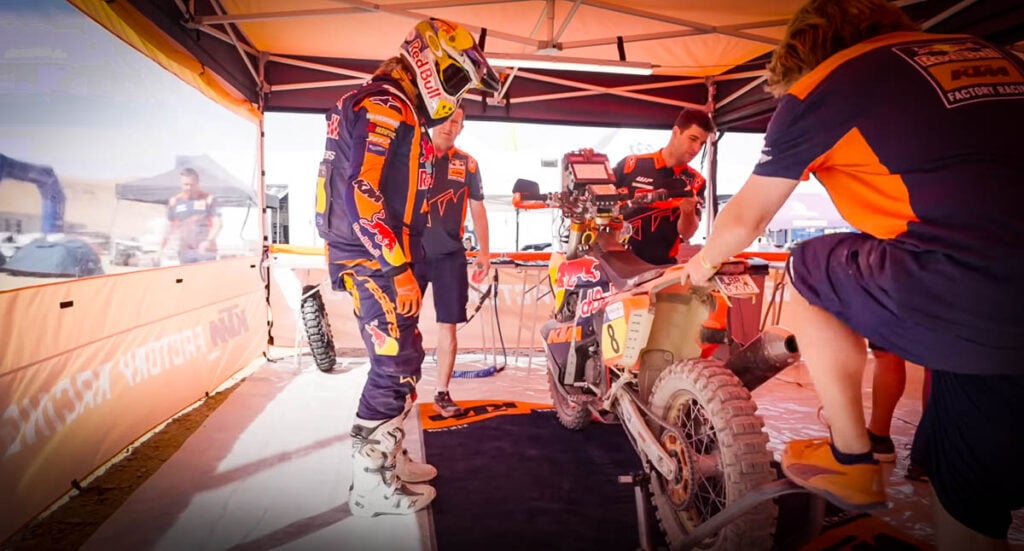 Servicing a Dakar rally motorcycle mid-race